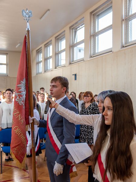 Uroczystość ślubowania klas pierwszych oraz 50-lecia nadania szkole imienia Cypriana Norwida 