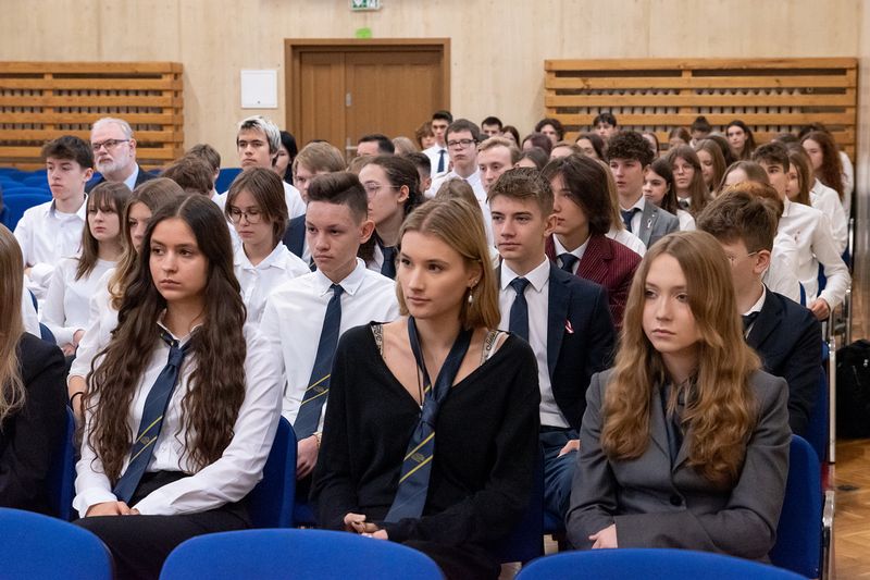 Śpiewanie pieśni patriotycznych z okazji Dnia Niepodległości 