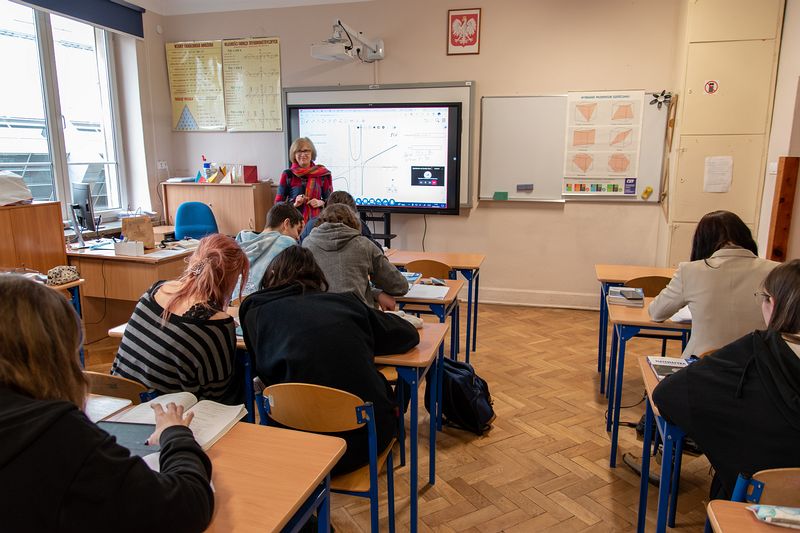 Lekcja matematyki w klasie 3e z tabletami 